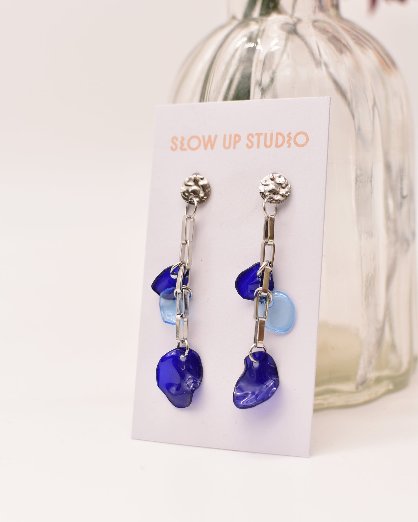 Upcycling Ohrringe Stecker mit Kette BLUE STONES blau