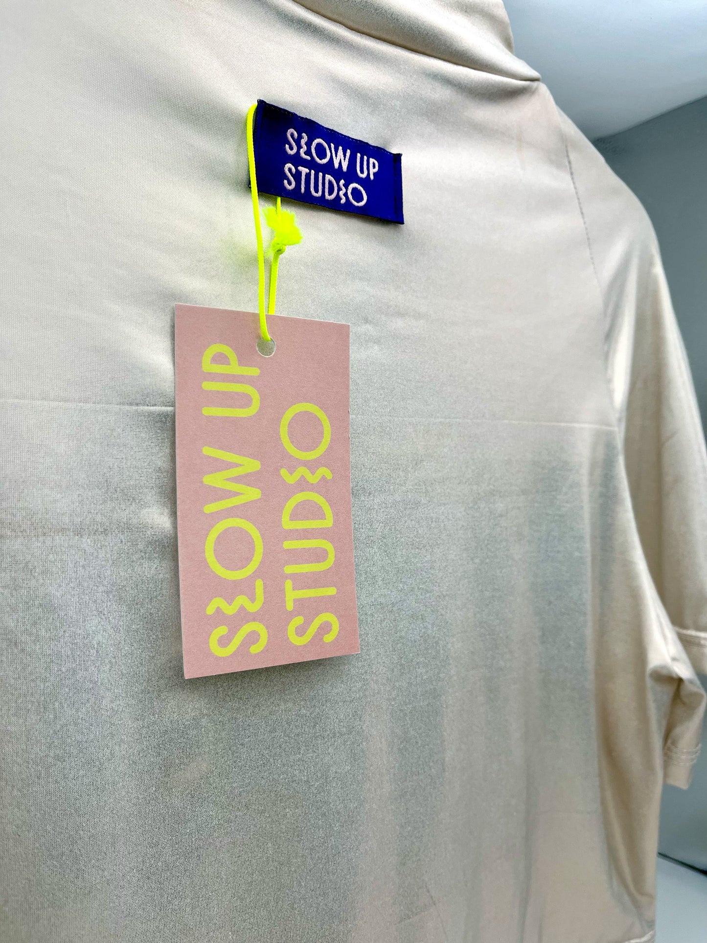 Shirt DUNGBEETLE cremeweiß glänzendes Crop Top
