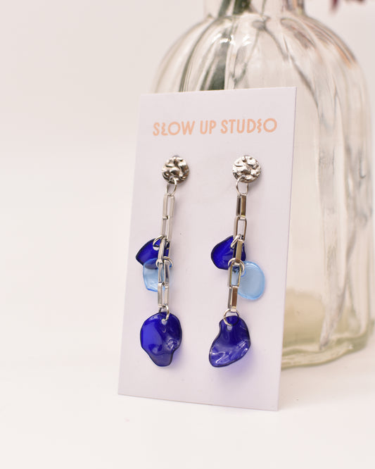 Upcycling Ohrringe Stecker mit Kette BLUE STONES blau