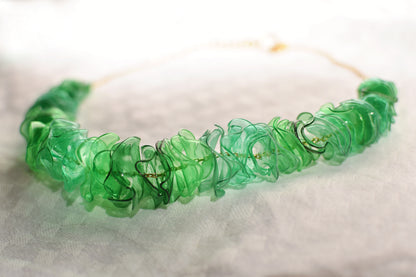 Upcycling Statement-Kette grün gold – Einzelstück