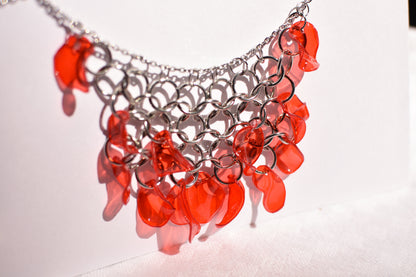 Upcycling Kette /Collier  mit Kettengitter, rot oder blau  – Einzelstück