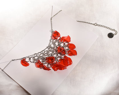 Upcycling Kette /Collier  mit Kettengitter, rot oder blau  – Einzelstück