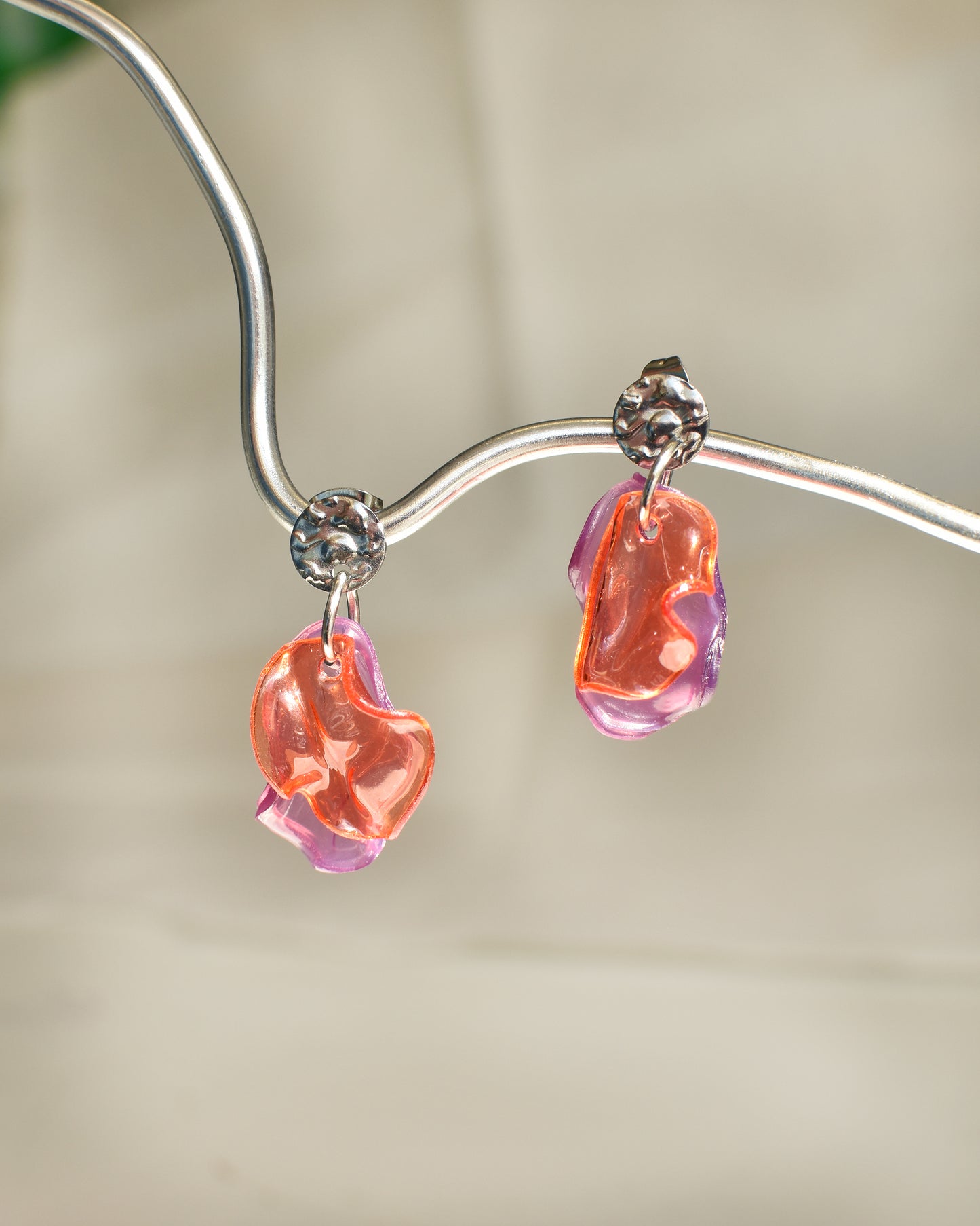 Upcycling Ohrringe Stecker PETALS rosa+orange