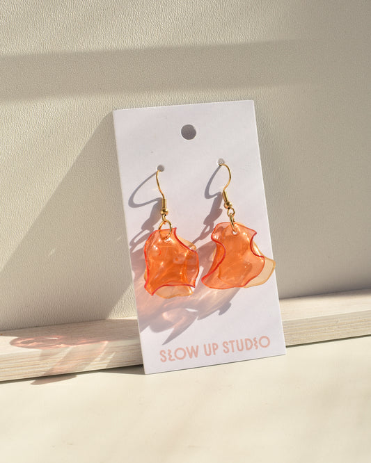 besondere Ohrringe in orange